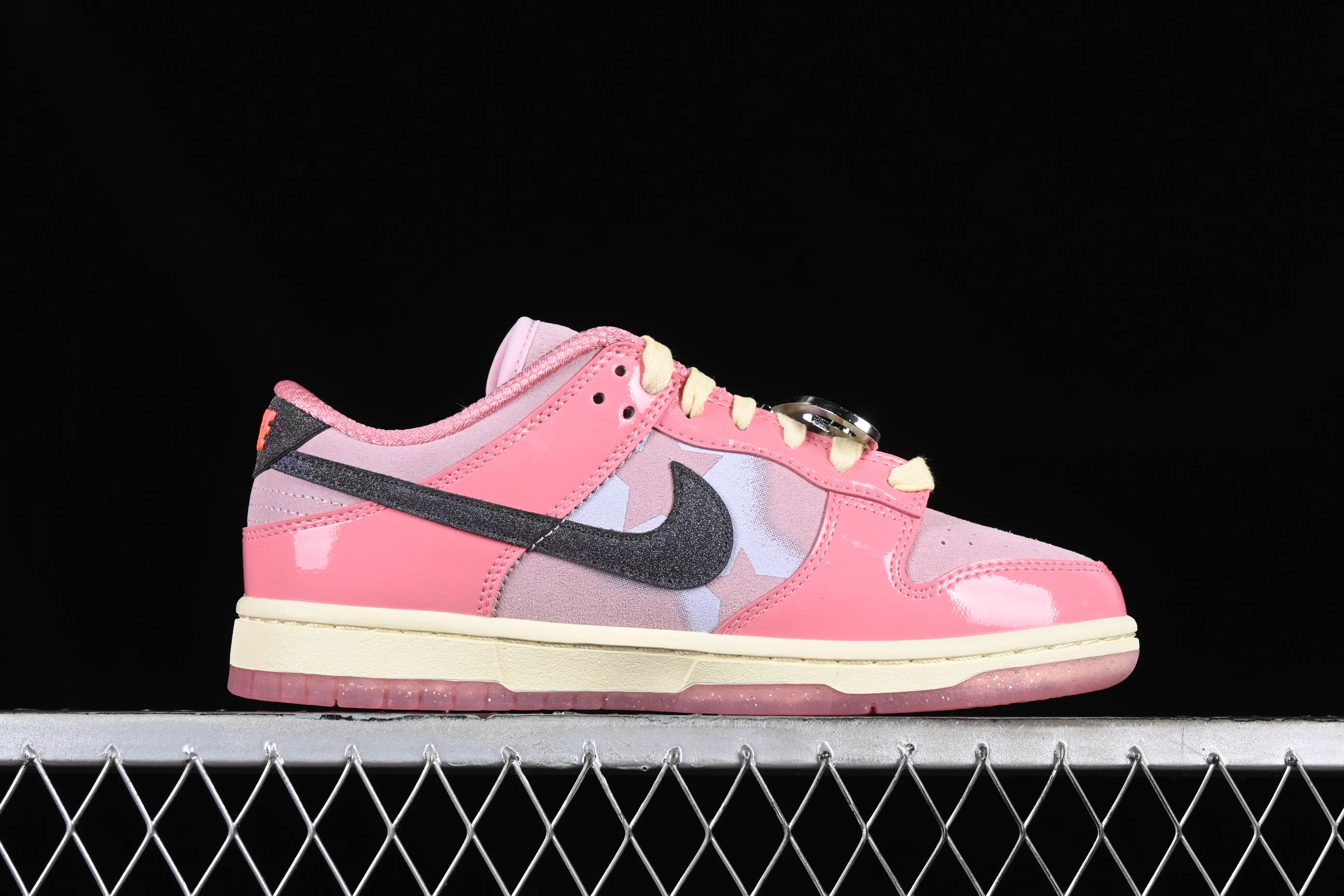 All categories Nk SB Dunk series Nk SB Dunk Low low-top sneakers M version pure original Nk Dunk Low "Barbie" Barbie SB low-top sports and leisure sneakers FN8927-621